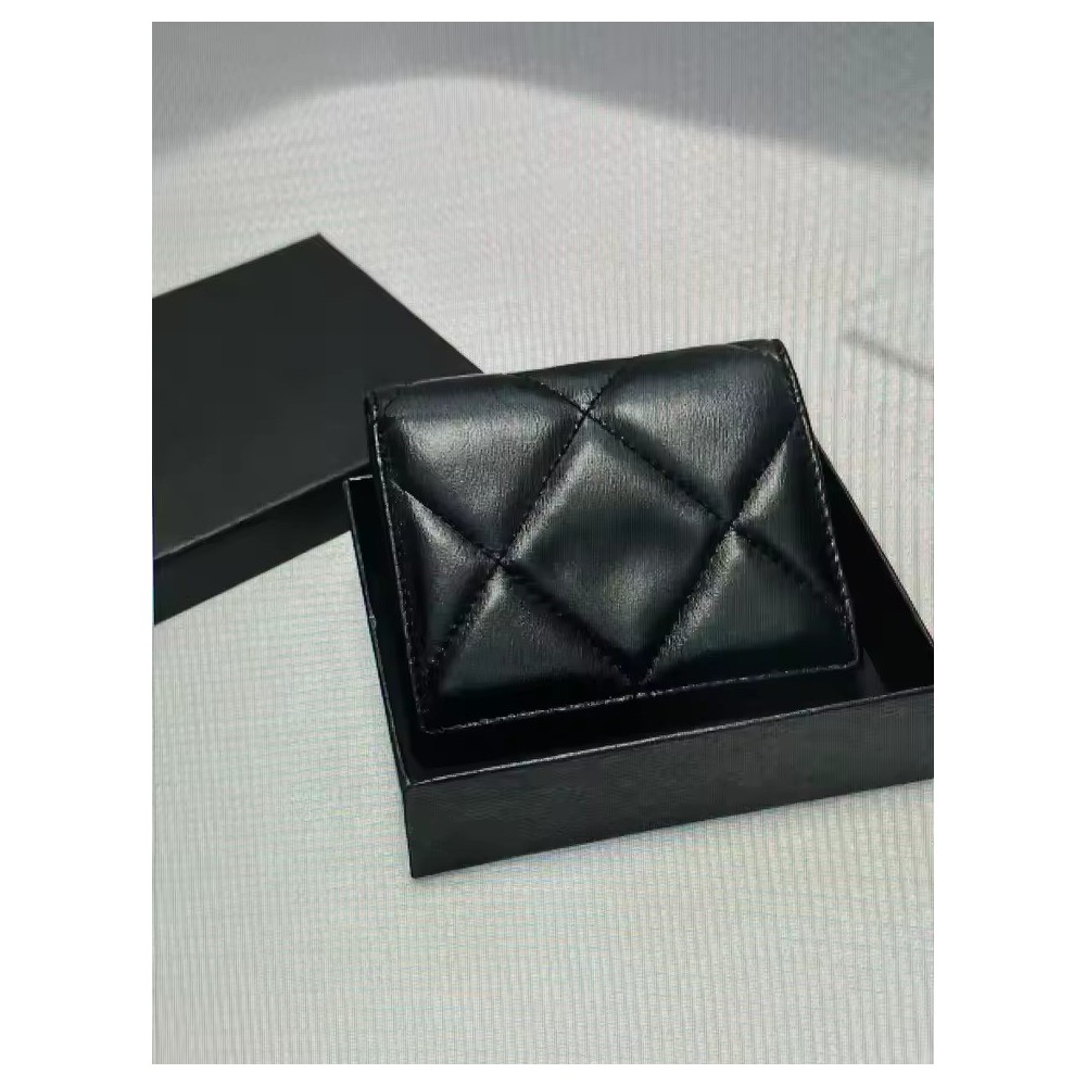 EleganceFold – Multi-Functional Women's Luxe Wallet