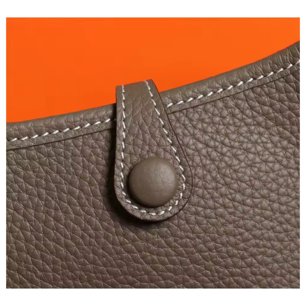 Luxe Classic Leather Shoulder Bag – Handmade Women’s Crossbody Purse