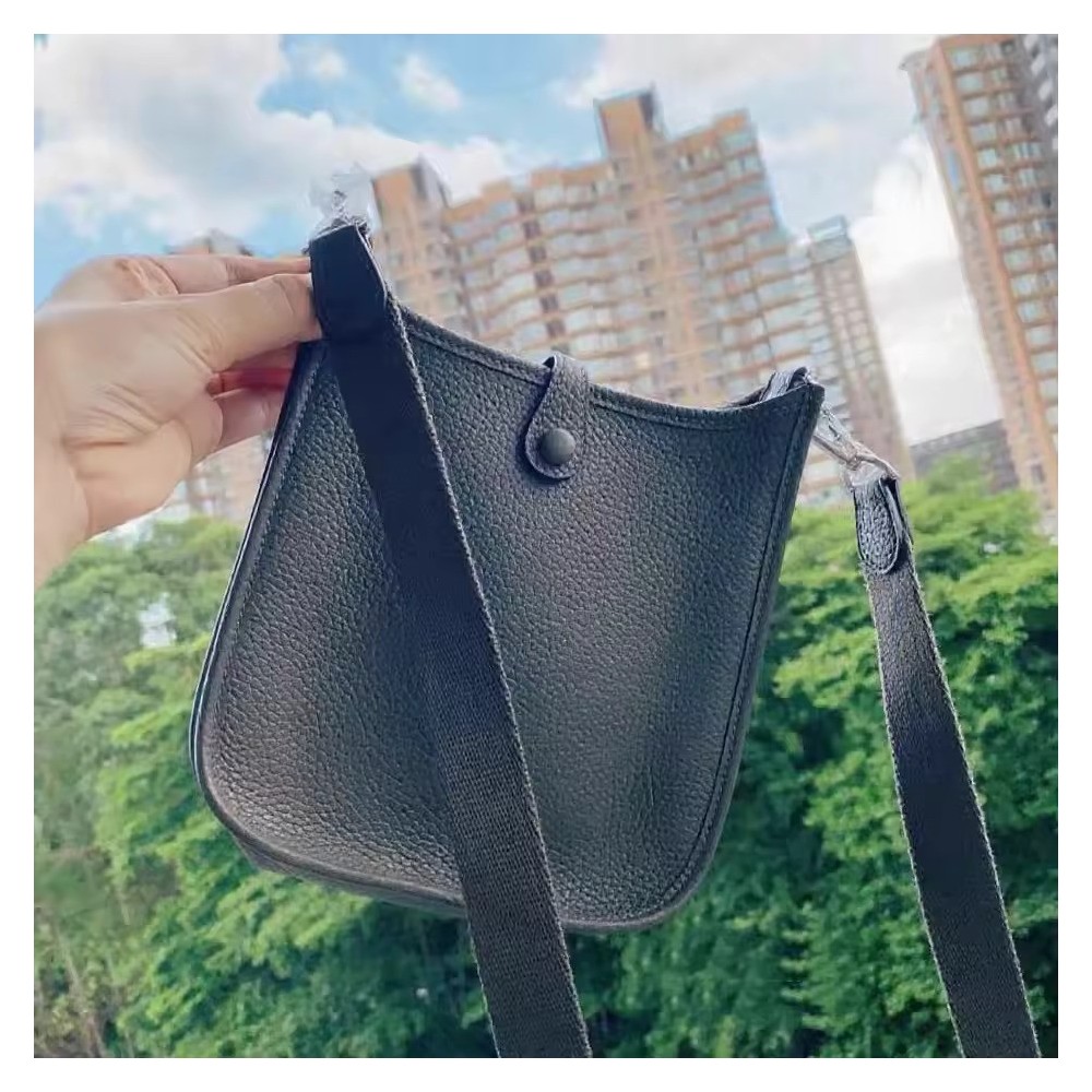 Luxe Classic Leather Shoulder Bag – Handmade Women’s Crossbody Purse