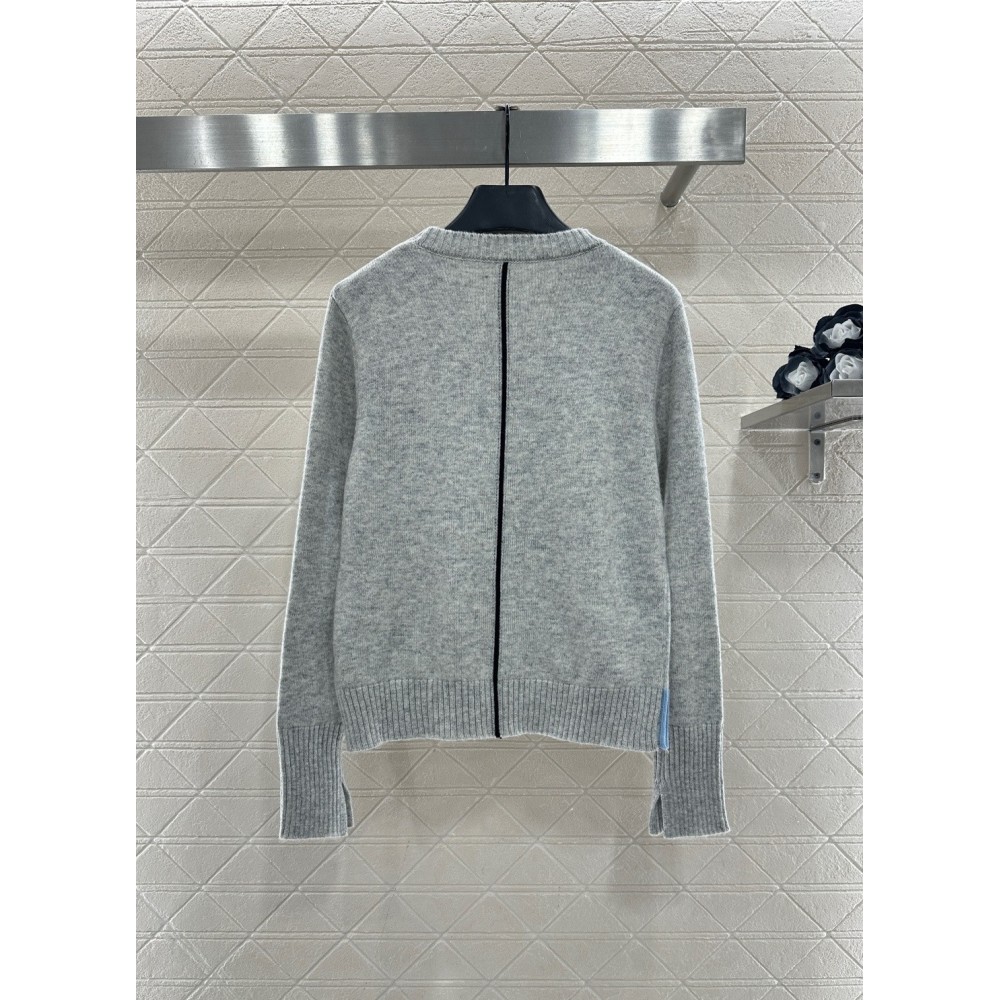 Maglione in Lana Color-Block Ricamato | Pullover Girocollo in Lana Morbida con Emblema sul Petto