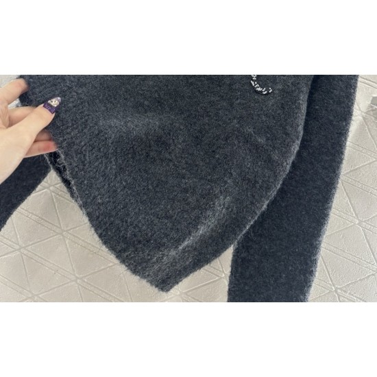 Maglione di Lana Lavorato a Uncinetto con Perline – Pullover di Lusso con Ricamo 3D e Trama Testurizzata