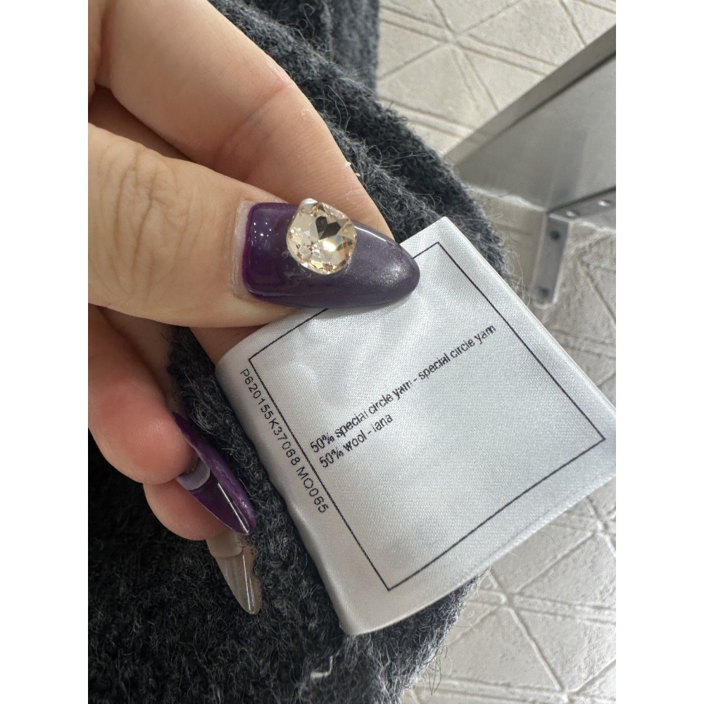 Maglione di Lana Lavorato a Uncinetto con Perline – Pullover di Lusso con Ricamo 3D e Trama Testurizzata