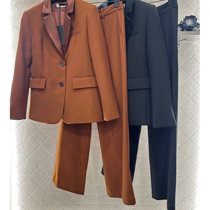 Completo Sartoriale in Raso con Revers Satinati e Pantaloni Ampi | Due Pezzi