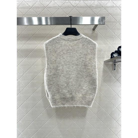 Gilet in Maglia di Lana con Fiori 3D e Dettagli Crochet