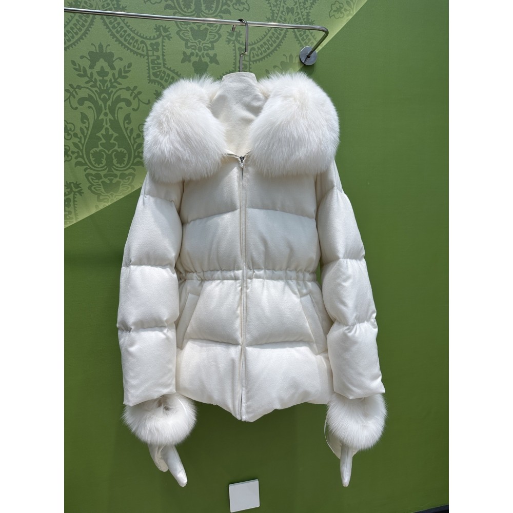 Cappotto di Lusso in Lana e Cashmere con Piumino d’Oca e Collo in Volpe