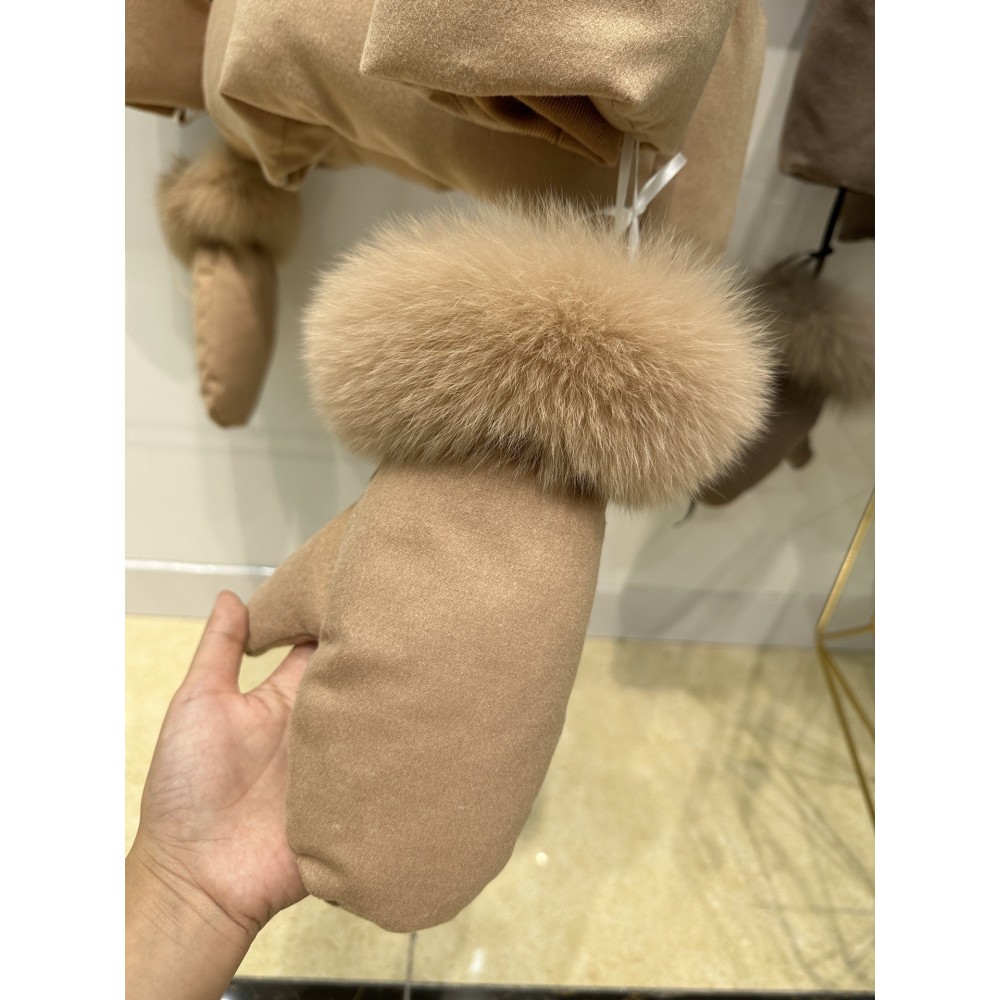 Cappotto di Lusso in Lana e Cashmere con Piumino d’Oca e Collo in Volpe