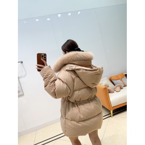 Cappotto di Lusso in Lana e Cashmere con Piumino d’Oca e Collo in Volpe