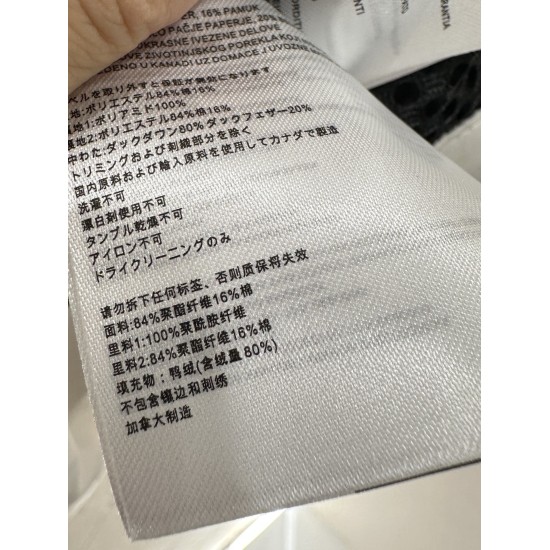 Piumino Slim Fit con Cappuccio Staccabile e Polsini con Fibbia