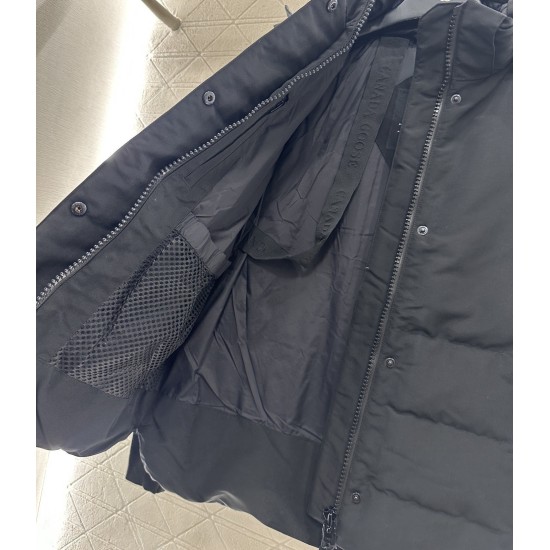 Piumino Slim Fit con Cappuccio Staccabile e Polsini con Fibbia