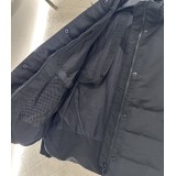 Piumino Slim Fit con Cappuccio Staccabile e Polsini con Fibbia