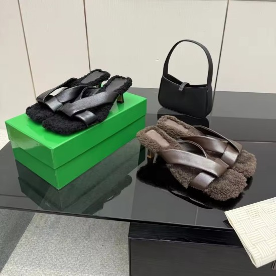 Sandali Infradito Sabot in Pelle - Mules con Interno in Montone e Tacco Basso