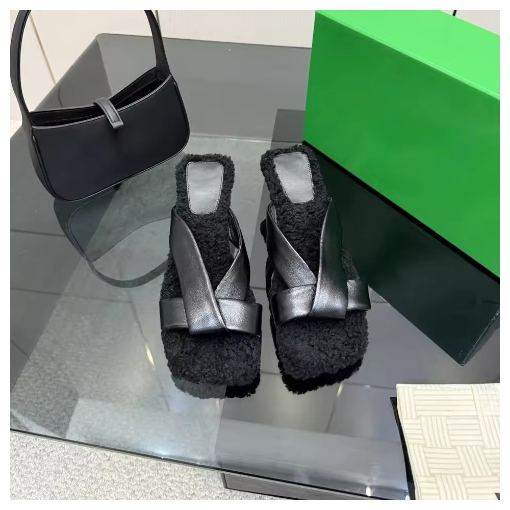 Sandali Infradito Sabot in Pelle - Mules con Interno in Montone e Tacco Basso
