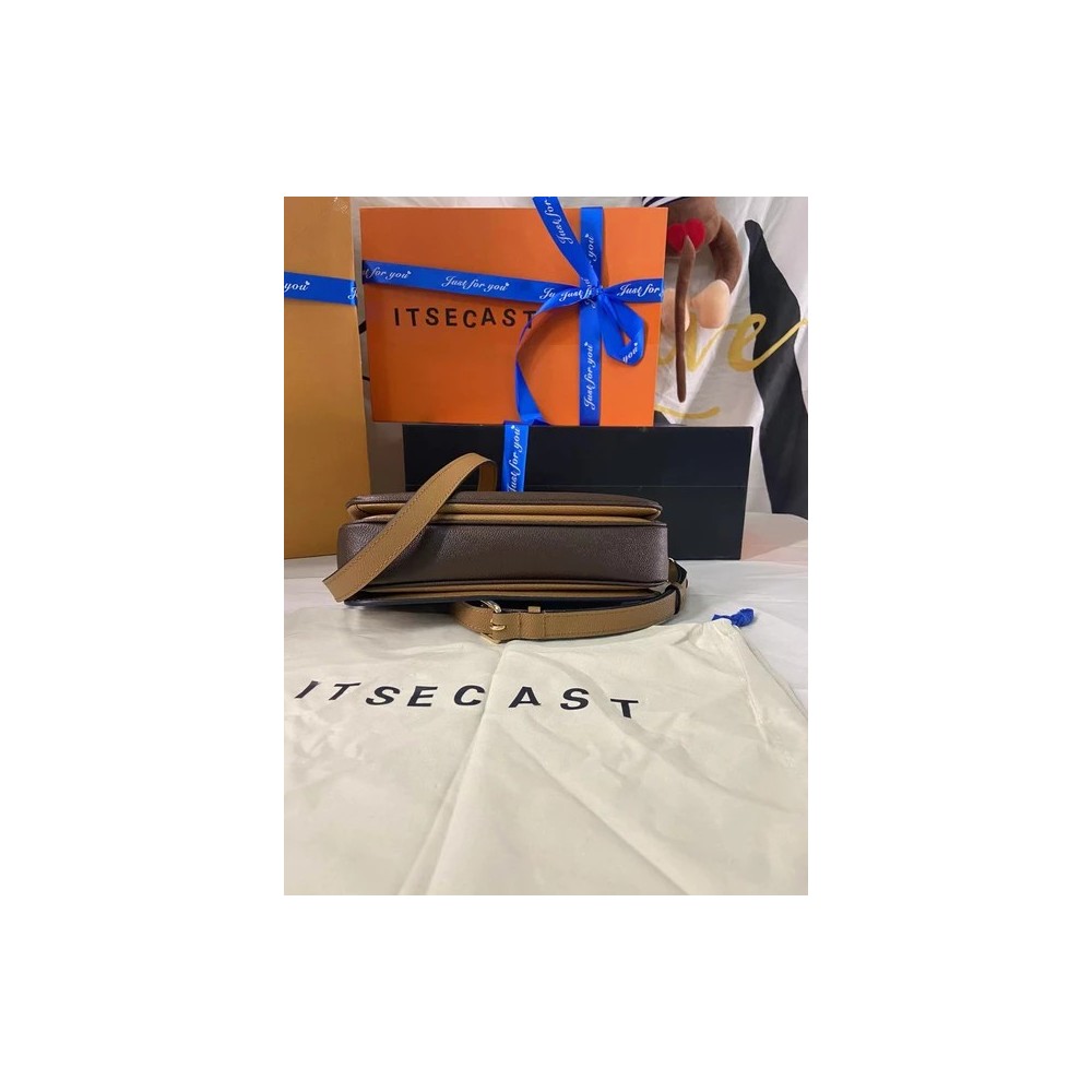 Luxury Women’s Shoulder Bag – Elegant & Timeless Design