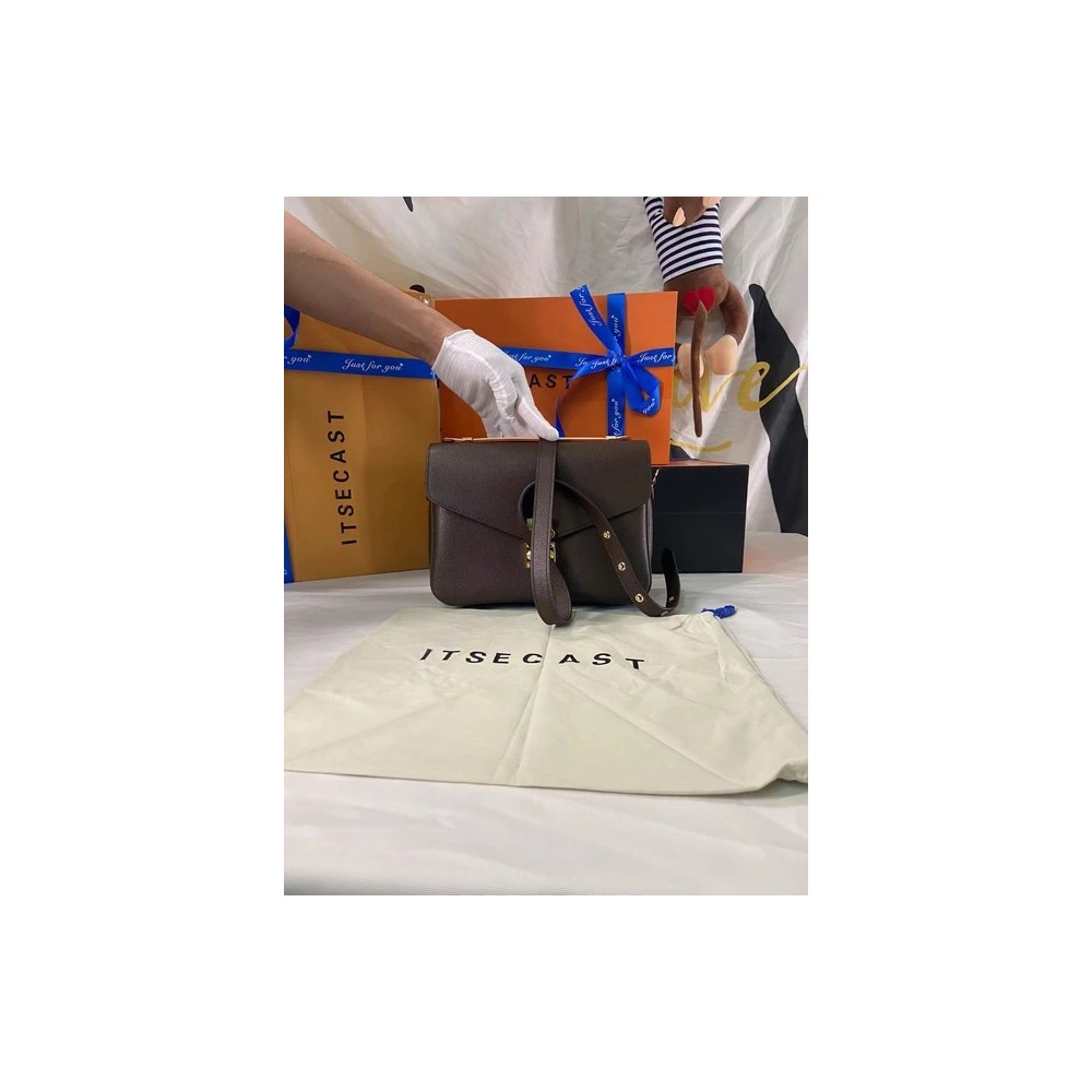 Luxury Women’s Shoulder Bag – Elegant & Timeless Design