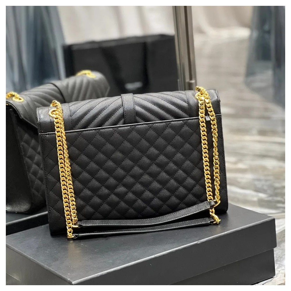 YL Triangle Leather Chain Shoulder Bag – Elegant Design & Premium Materials