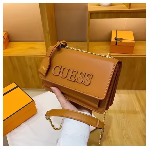 Trendy! Women's Soft - Textured Small Square Crossbody Bag - Fashion - Forward Chain Style, Effortless Everyday Essential - immagine 6
